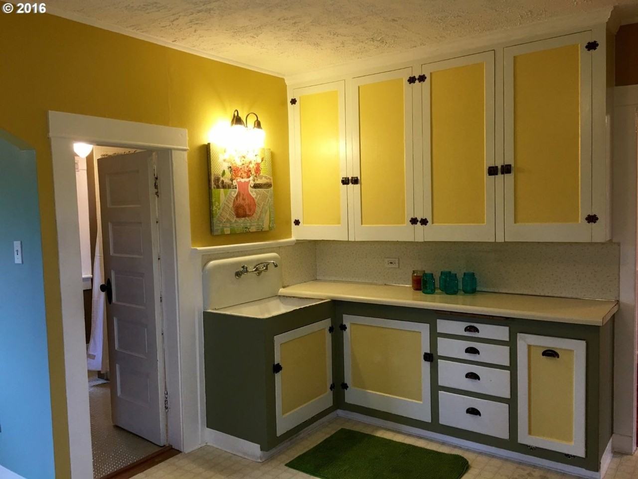 122 E 28th St - Photo 2 of 34