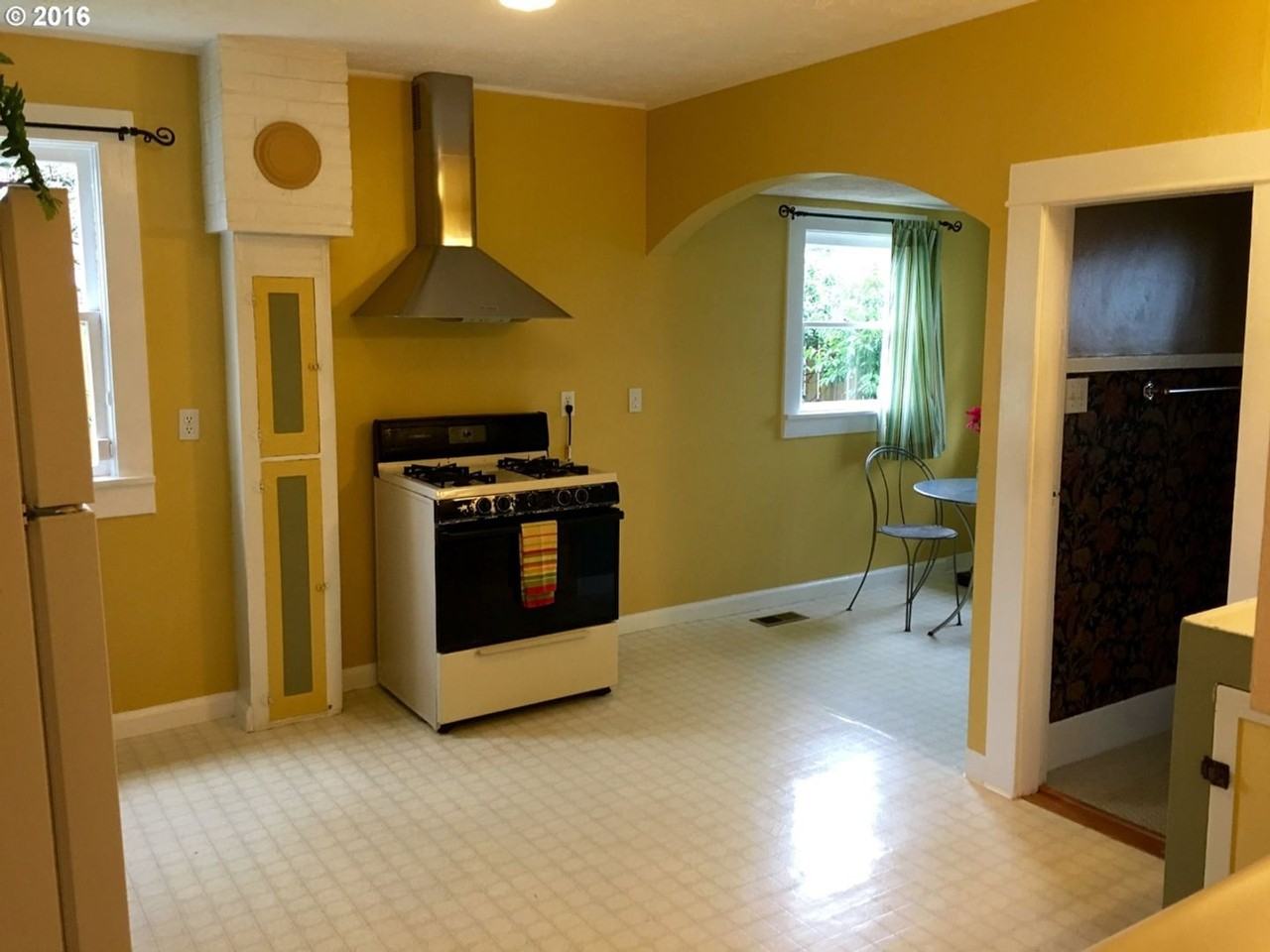 122 E 28th St - Photo 7 of 34