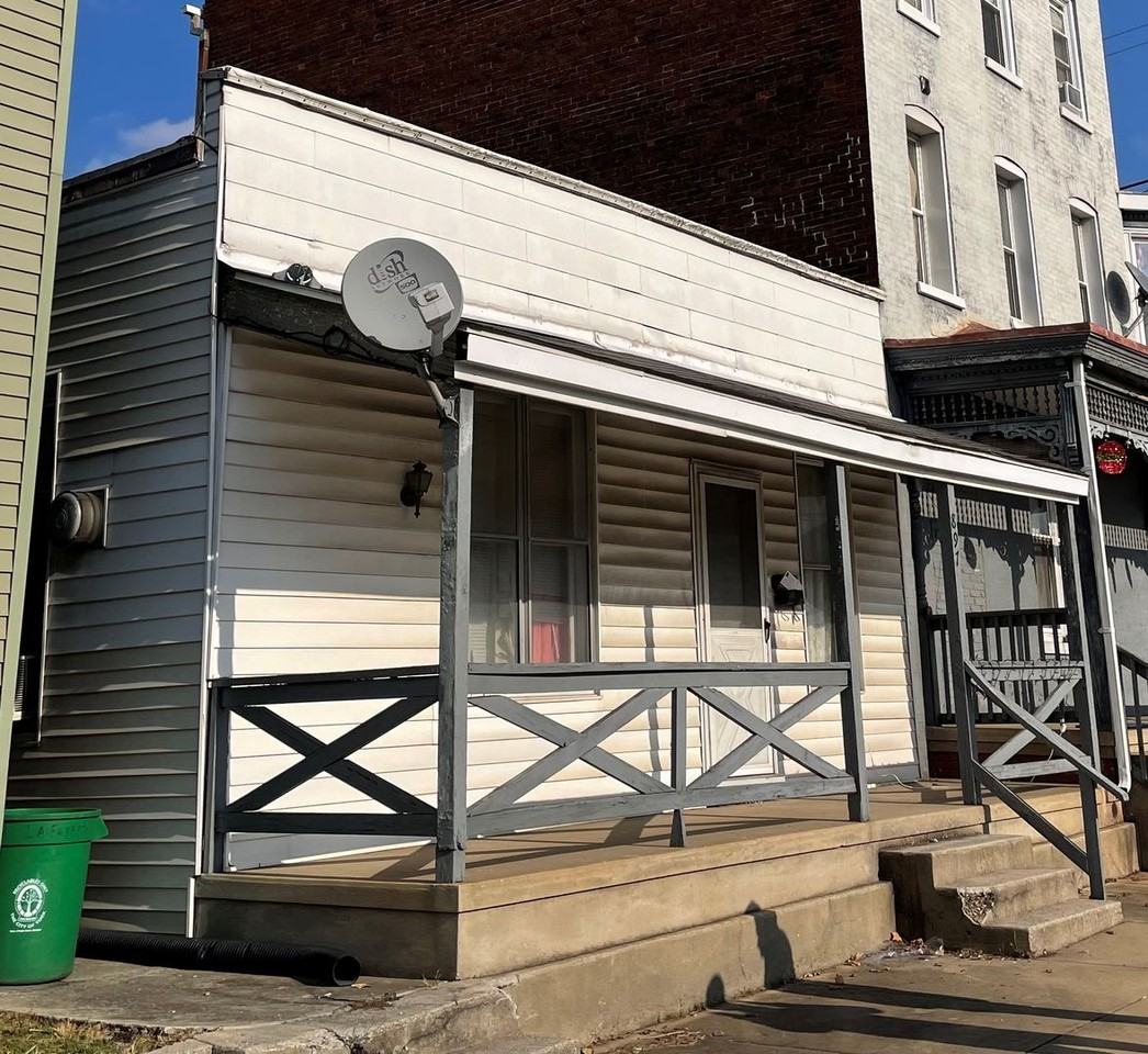 897 E Prospect St - Photo 2 of 15