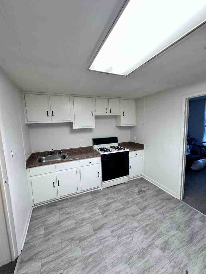 897 E Prospect St - Photo 4 of 15
