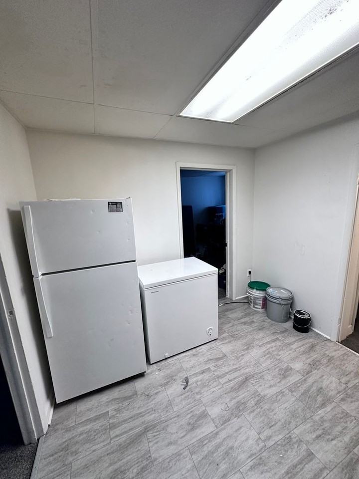 897 E Prospect St - Photo 5 of 15