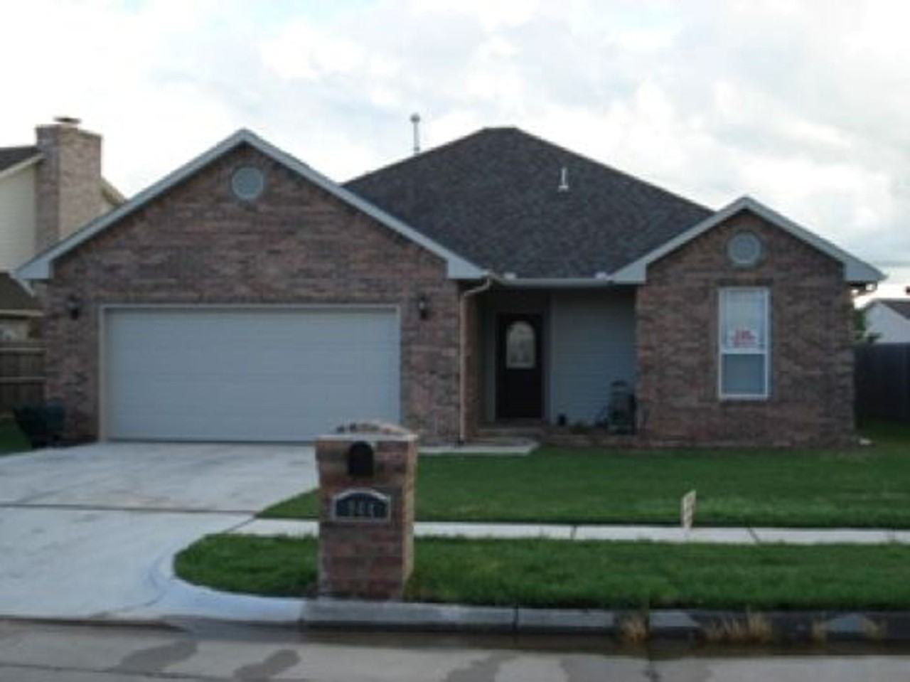 944 N Windermere Dr