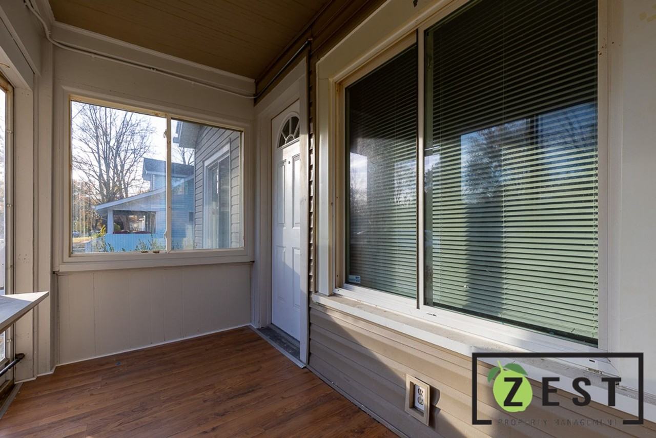 384 W Elza Ave - Photo 2 of 16