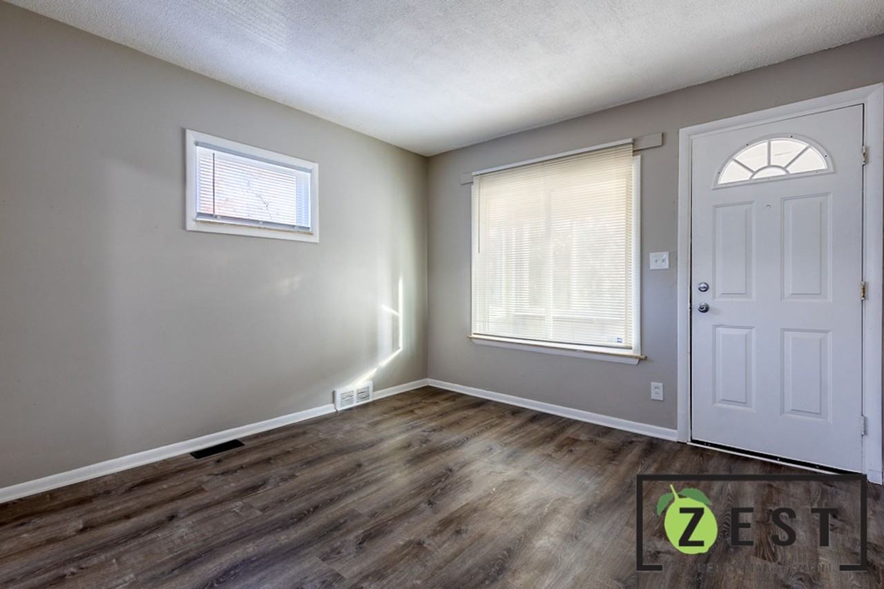 384 W Elza Ave - Photo 3 of 16