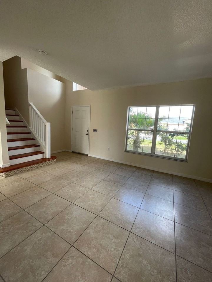 560 Bristol Cir - Photo 4 of 21