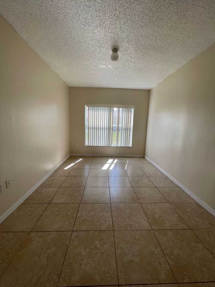 560 Bristol Cir - Photo 6 of 21