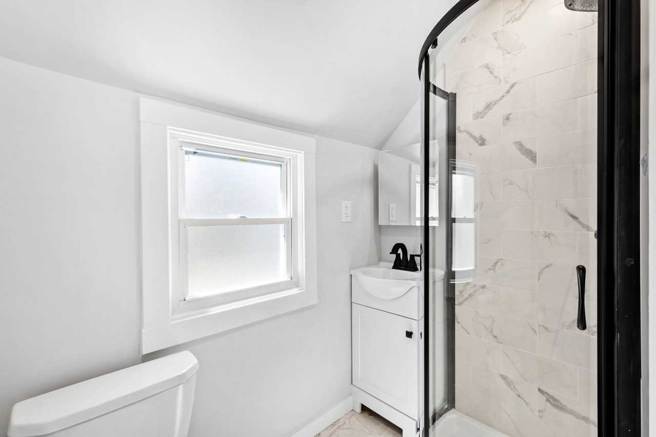 225 Hollywood St - Photo 2 of 29