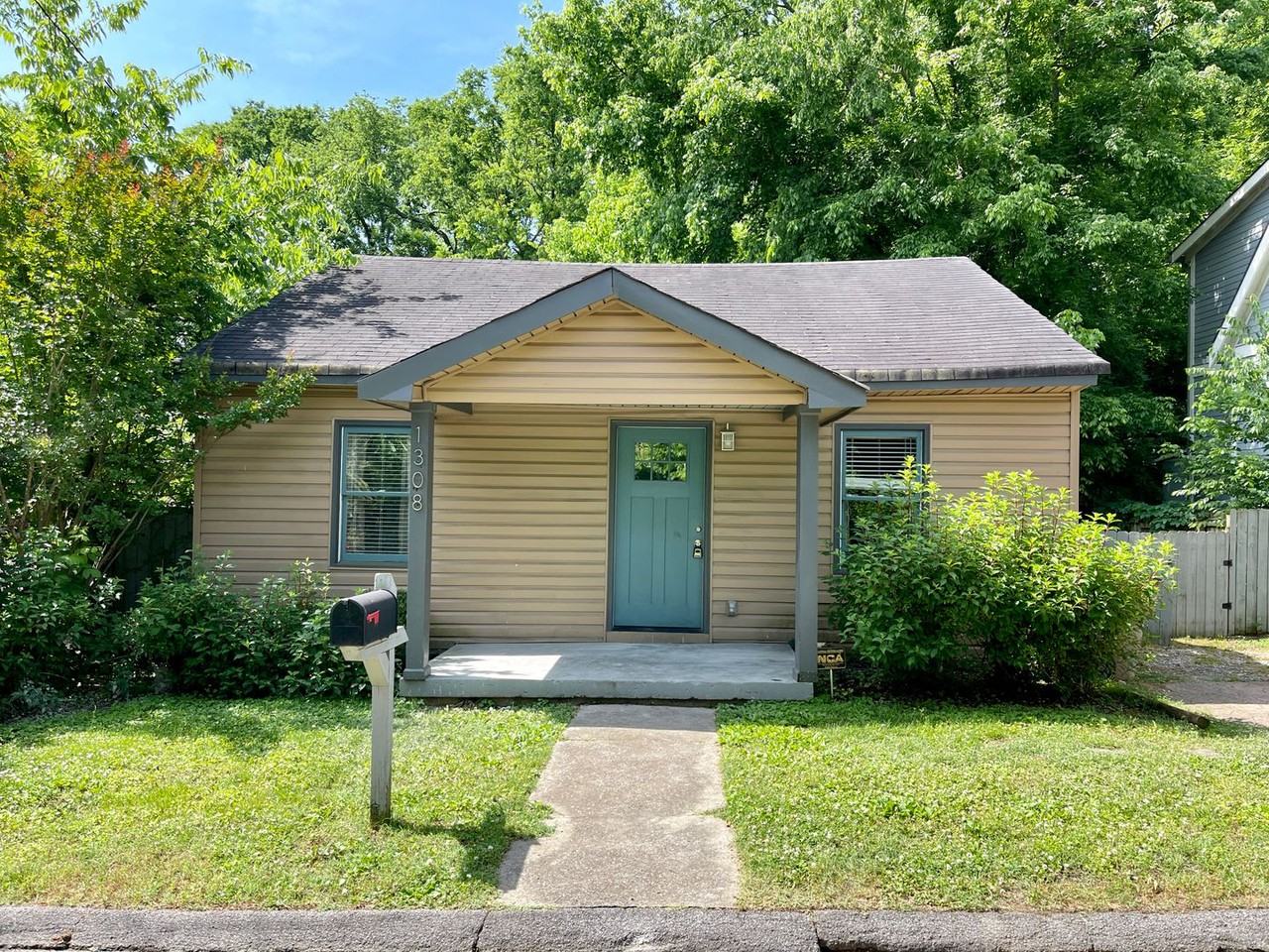 1308 Lillian St - Photo 2 of 21