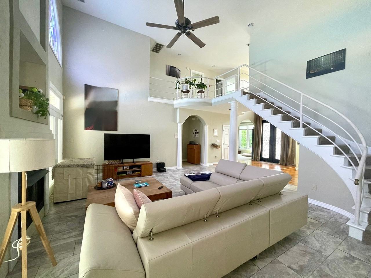 217 Golden Maple Dr - Photo 3 of 13