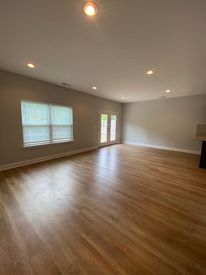 8445 Brookmoor Ln - Photo 5 of 25