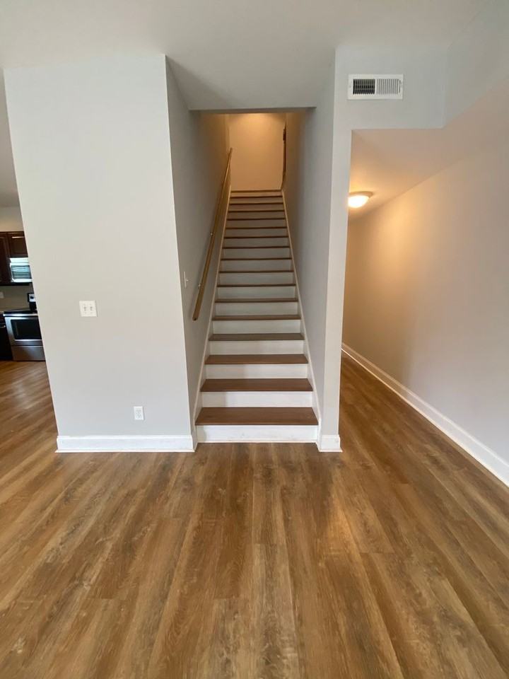 8445 Brookmoor Ln - Photo 6 of 25