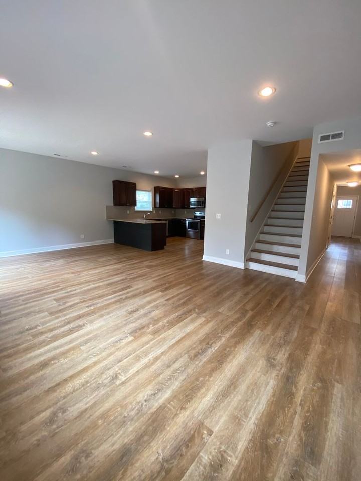 8445 Brookmoor Ln - Photo 7 of 25