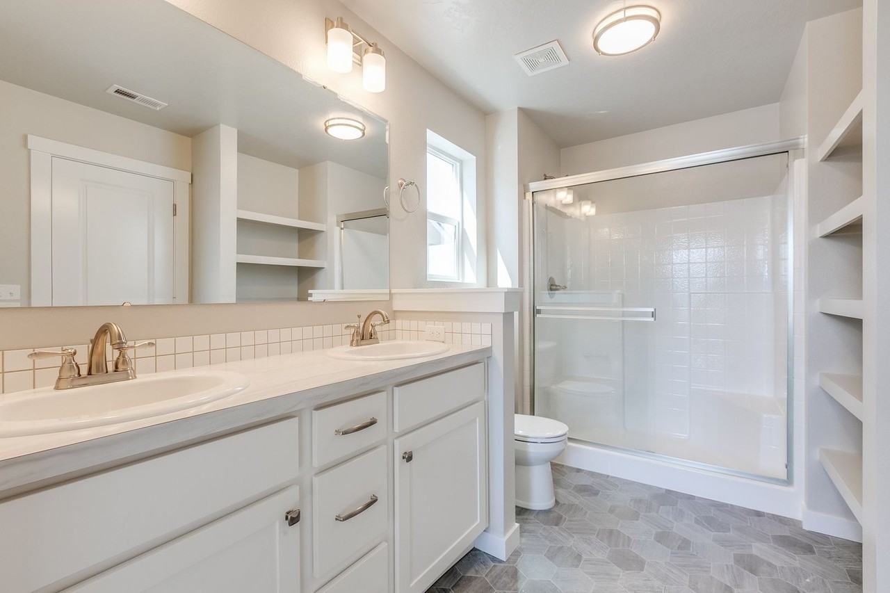 171 S Riggs Spring Ave - Photo 2 of 18