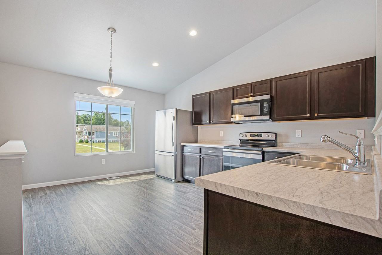 16501 Charles Town Dr - Photo 3 of 18