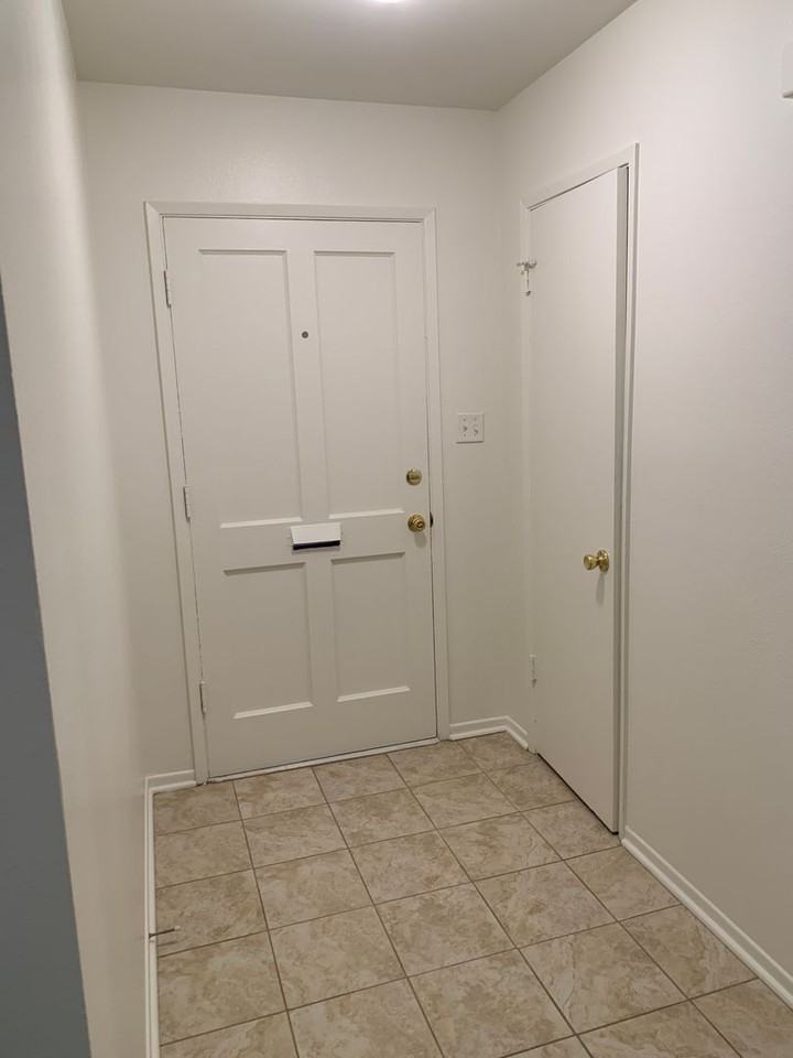 388 S Brookshire Ave - Photo 2 of 30