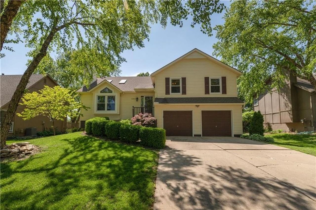 15852 Glenwood Ave - Photo 2 of 29