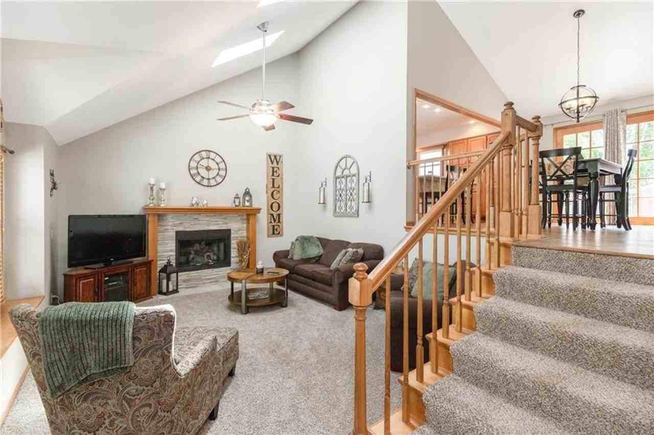 15852 Glenwood Ave - Photo 3 of 29