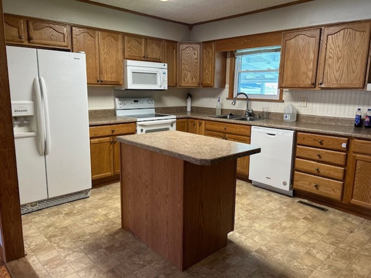 116 Hedge Dr - Photo 3 of 11