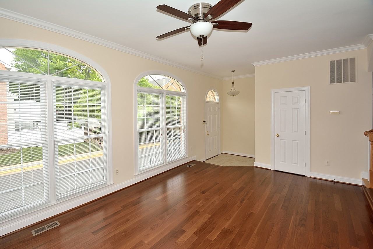 9425 Van Arsdale Dr - Photo 4 of 27
