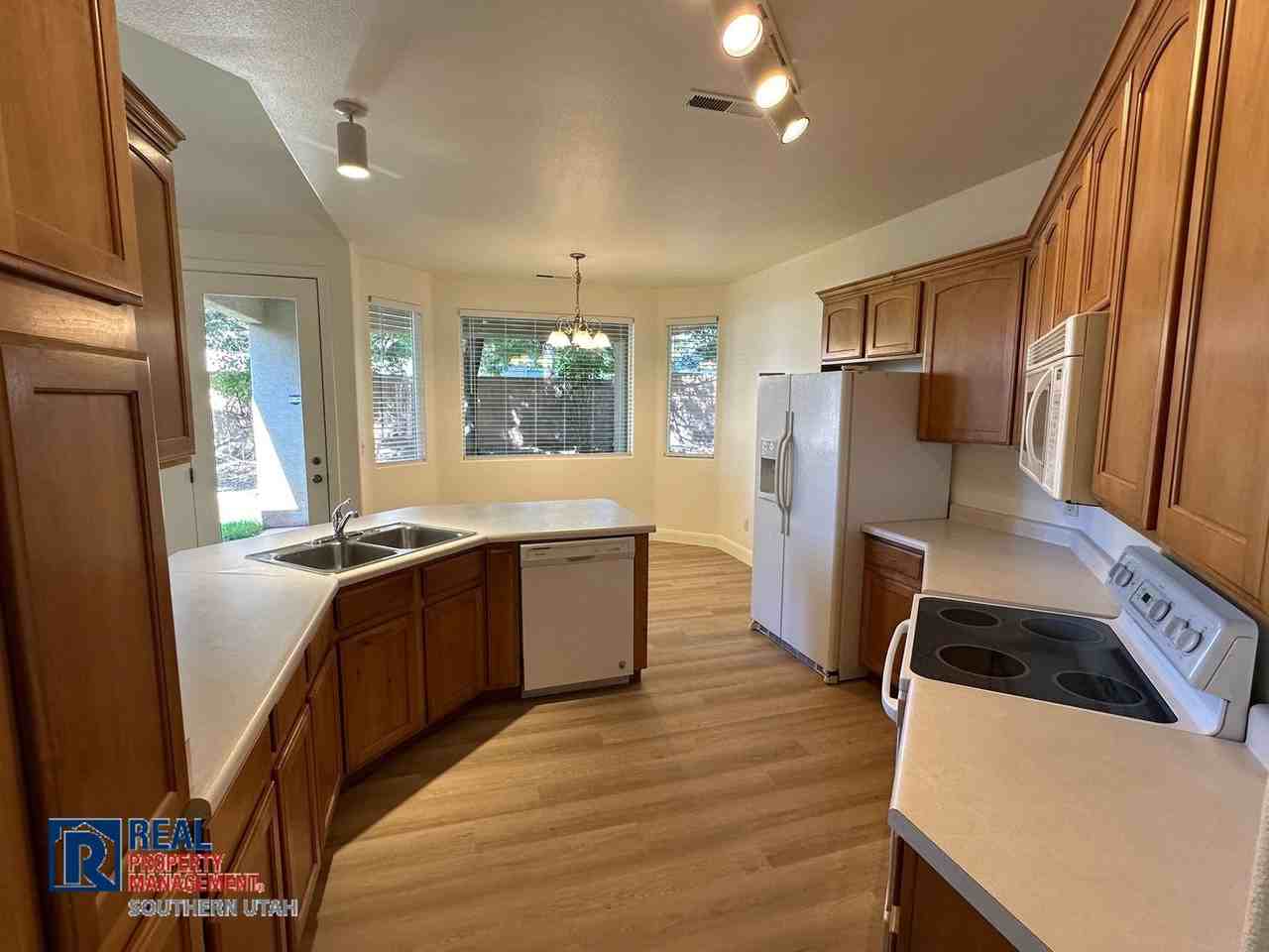 1092 S 550 E - Photo 4 of 12