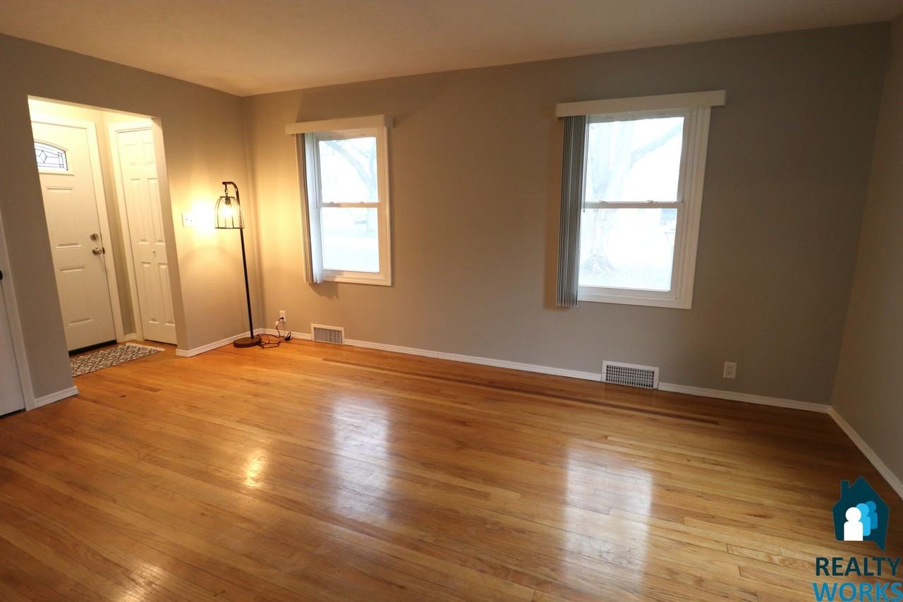 2940 F St - Photo 2 of 12