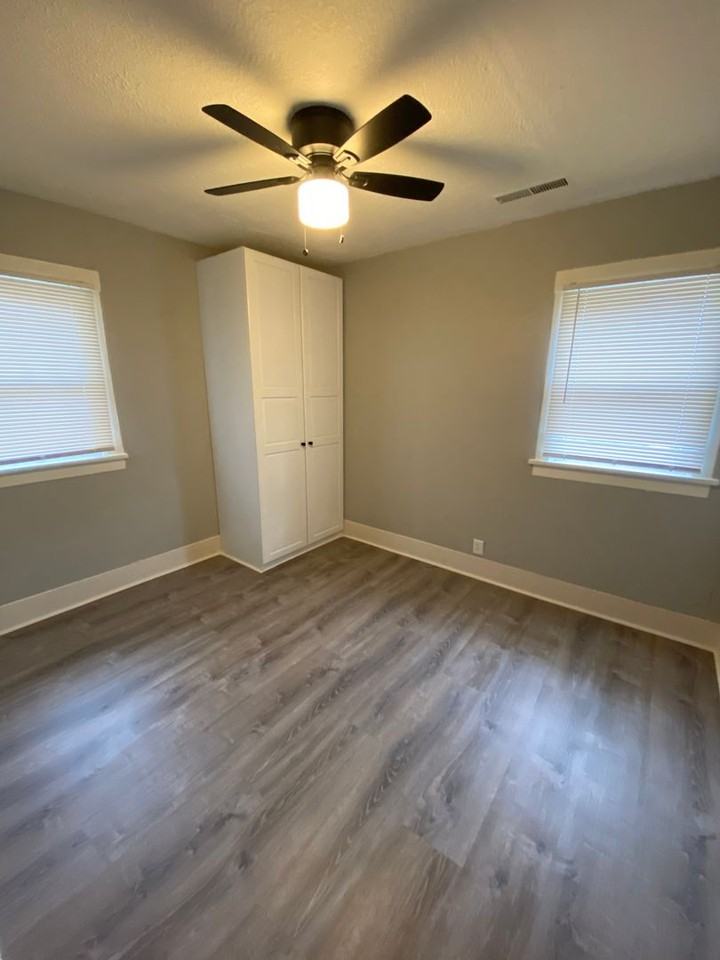 1101 E Main St - Photo 5 of 13