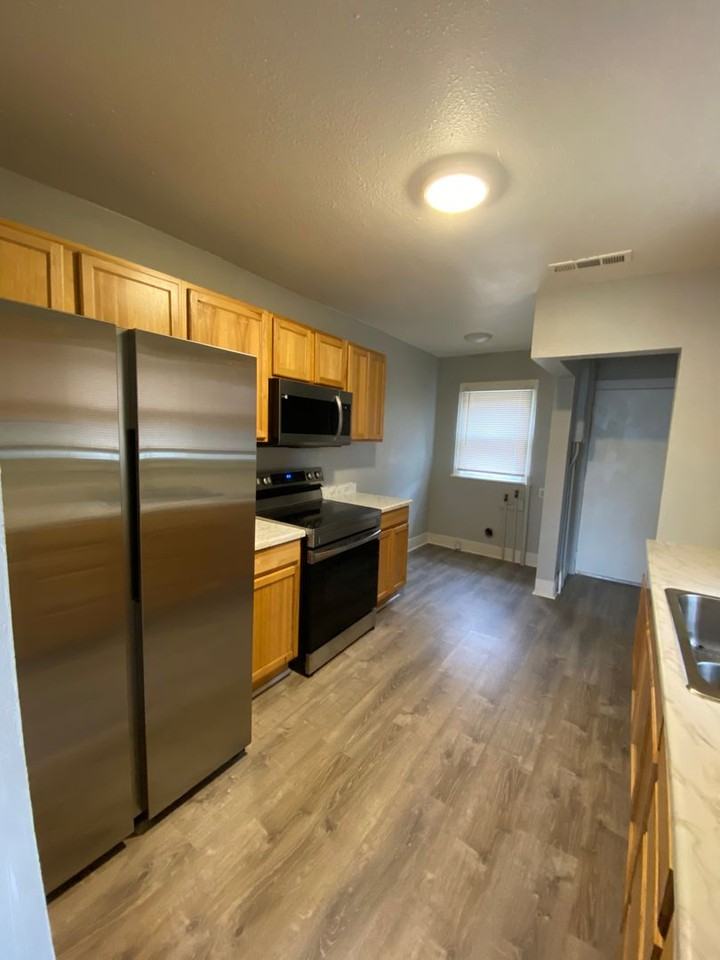 1101 E Main St - Photo 7 of 13