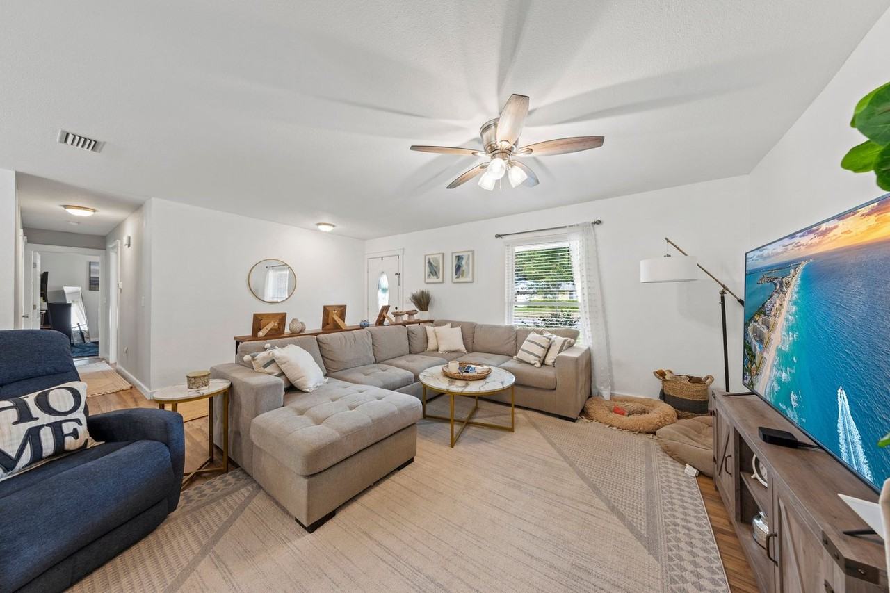 109 Friar Tuck Dr - Photo 5 of 39