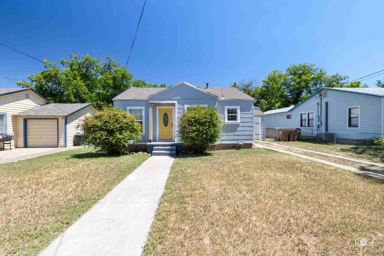 1817 Martin St - Photo 2 of 15