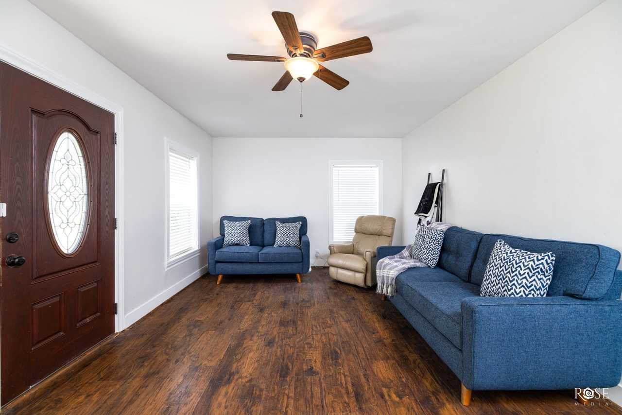 1817 Martin St - Photo 3 of 15
