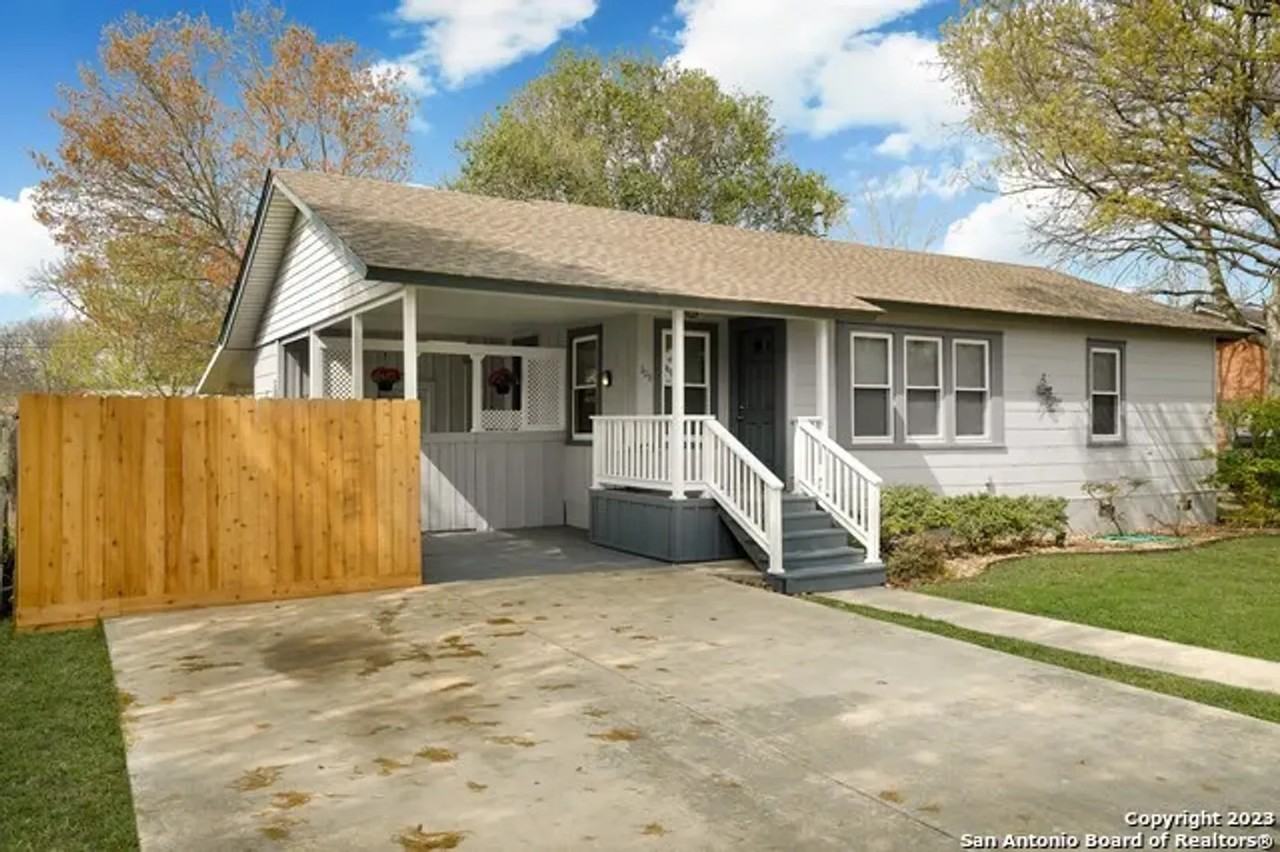 309 Aero Ave - Photo 2 of 16