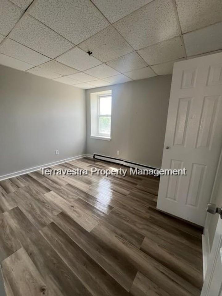 231-233 North High Street - Photo 2 of 6