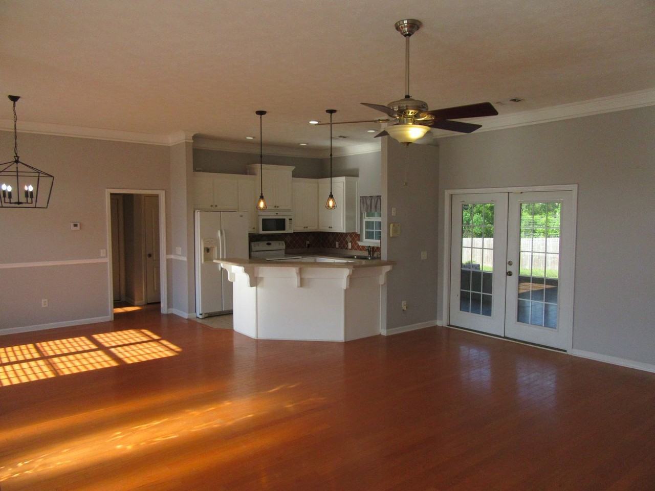 918 Amber Way - Photo 2 of 24