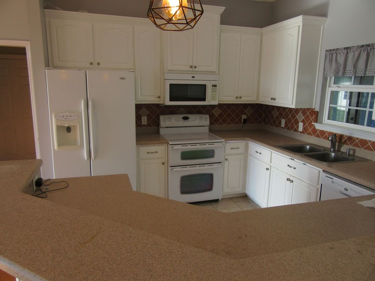 918 Amber Way - Photo 3 of 24