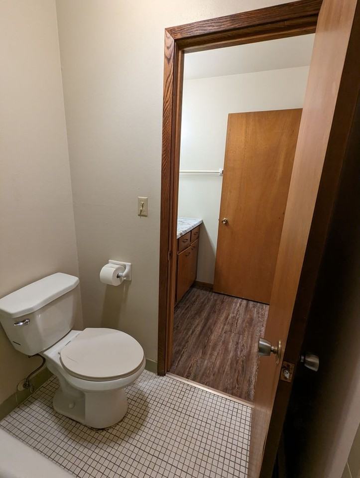 South River Apartments (1005) - Photo 3 of 9