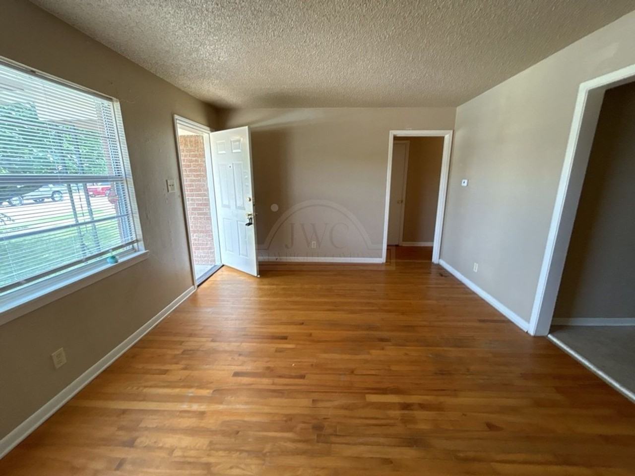 1315 Jefferis Ave - Photo 5 of 34