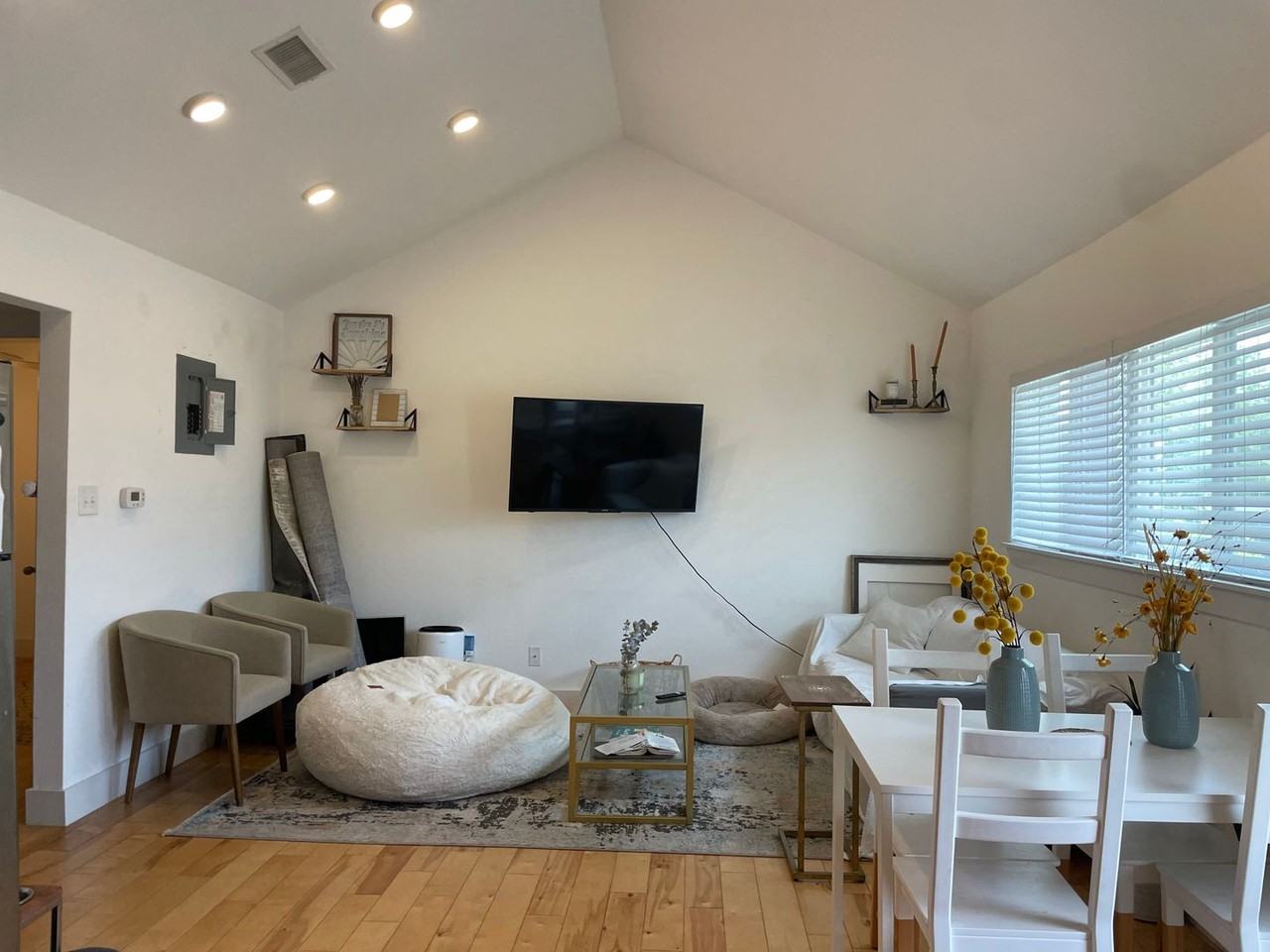 1307 E 52nd St - Photo 2 of 13