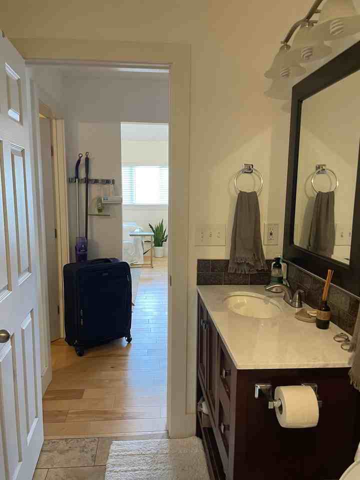 1307 E 52nd St - Photo 4 of 13