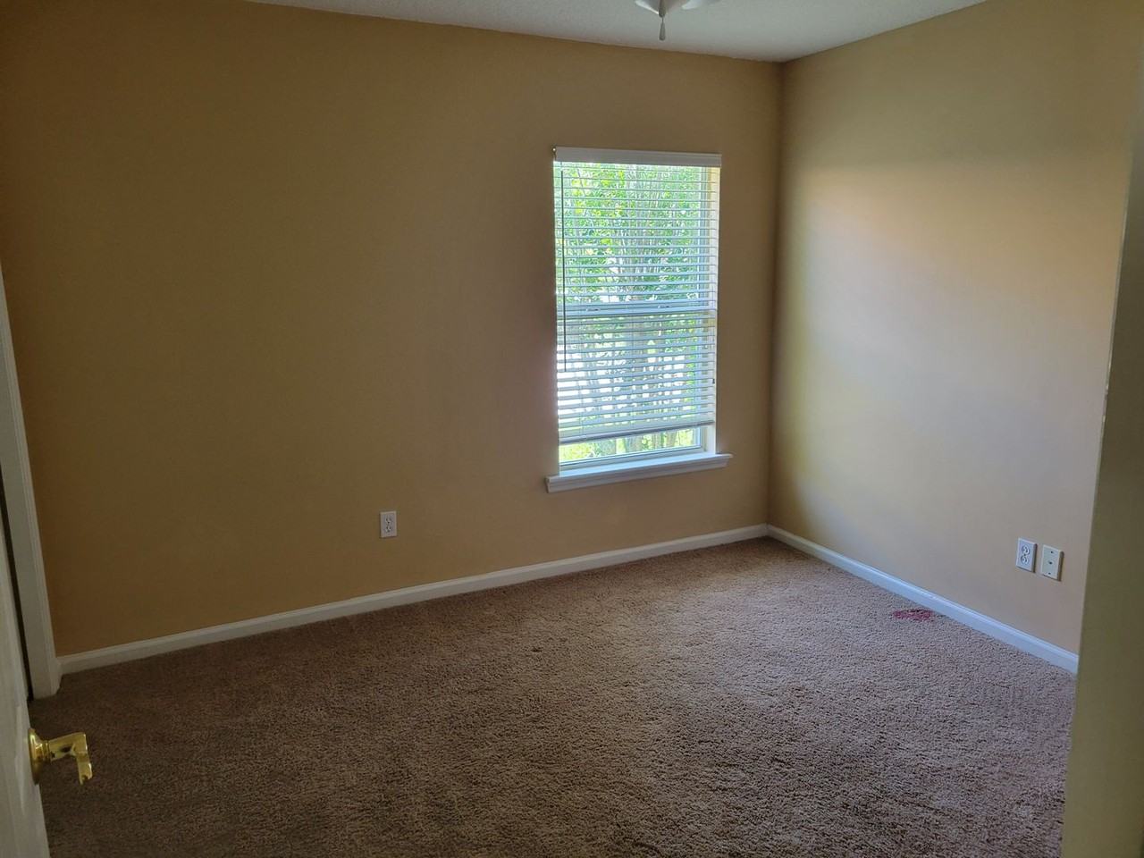 7621 Crosstree Ln - Photo 6 of 24
