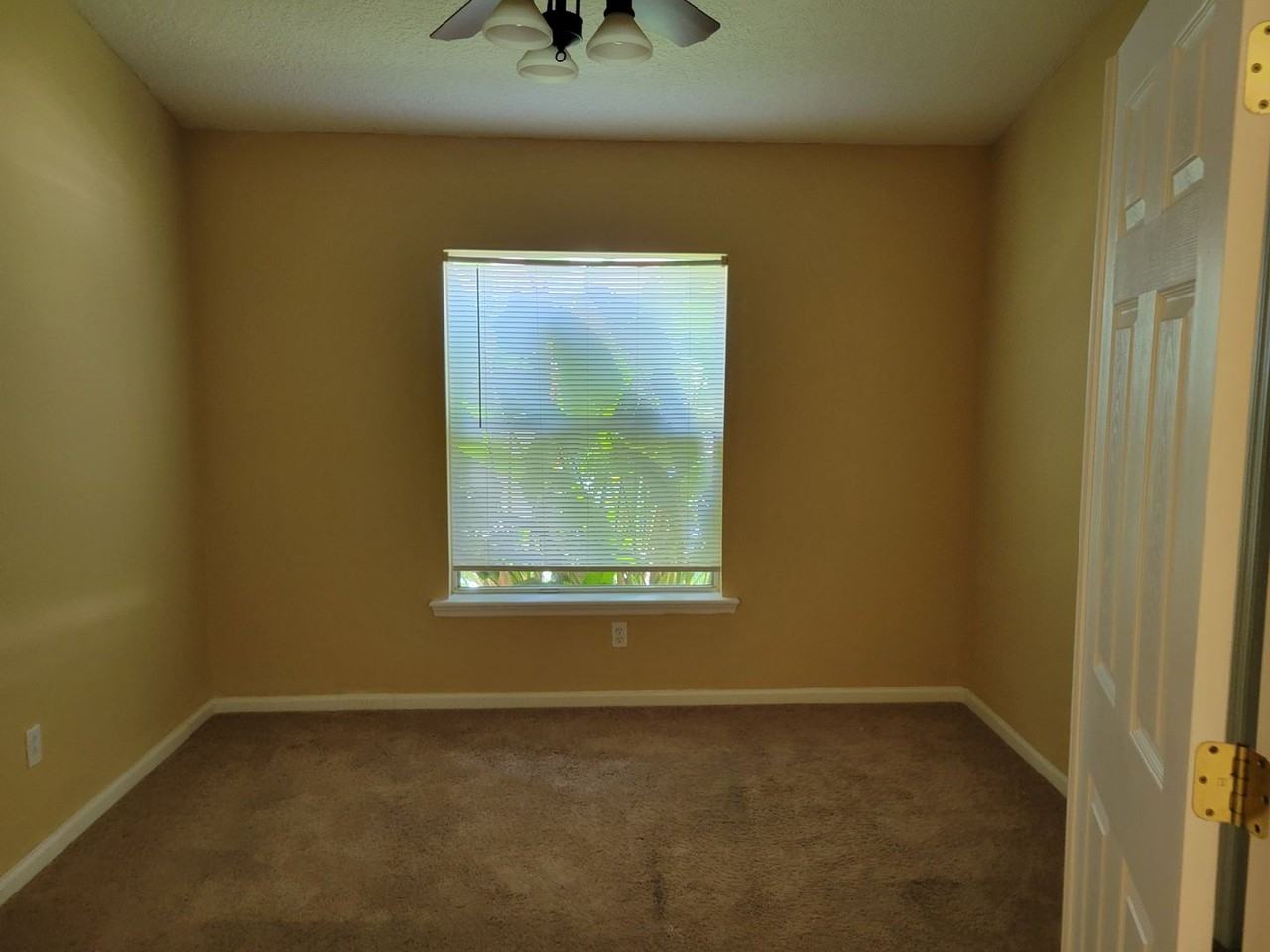 7621 Crosstree Ln - Photo 7 of 24