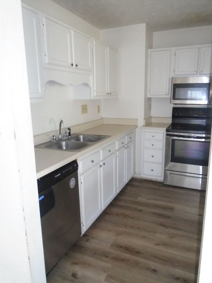 5595 Quietwood Pl - Photo 5 of 20