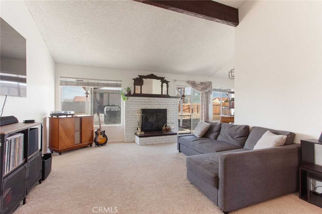 21241 Hacienda Blvd - Photo 4 of 20