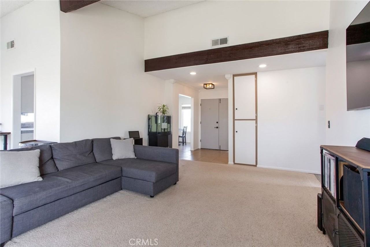 21241 Hacienda Blvd - Photo 5 of 20