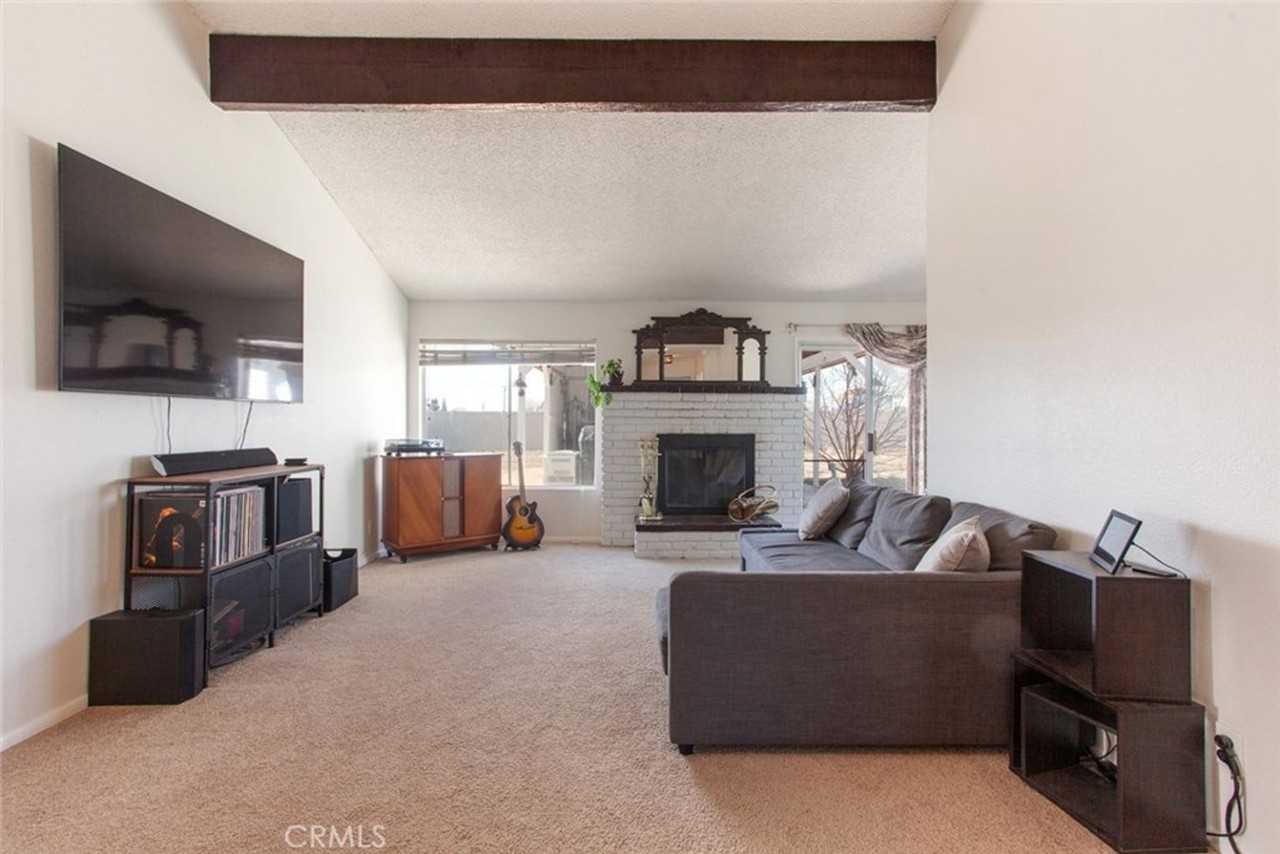 21241 Hacienda Blvd - Photo 6 of 20