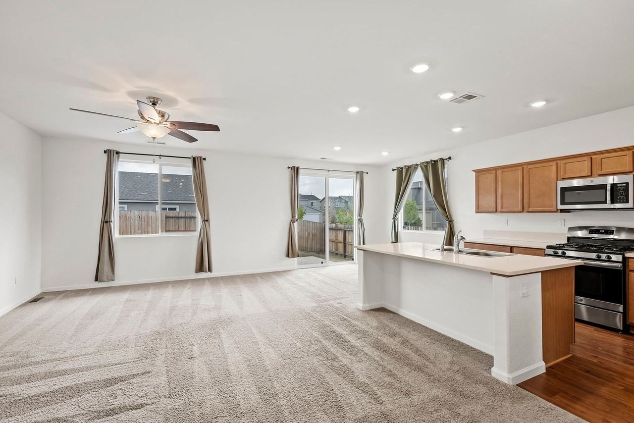 9301 Pond St - Photo 2 of 20