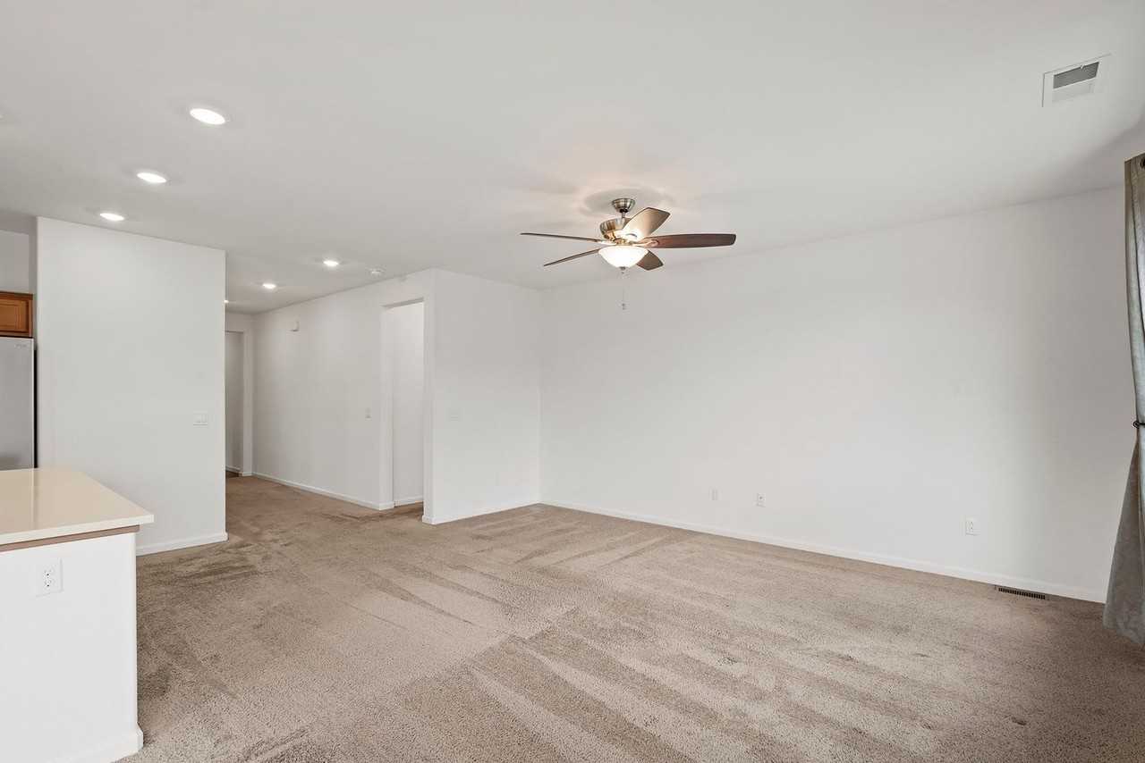 9301 Pond St - Photo 3 of 20