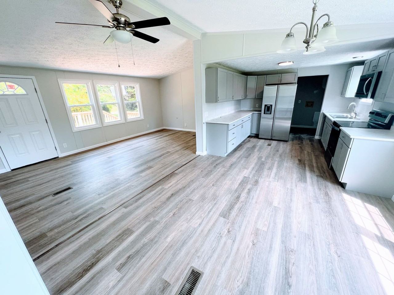 6408 Lawyers Rd - Photo 4 of 17