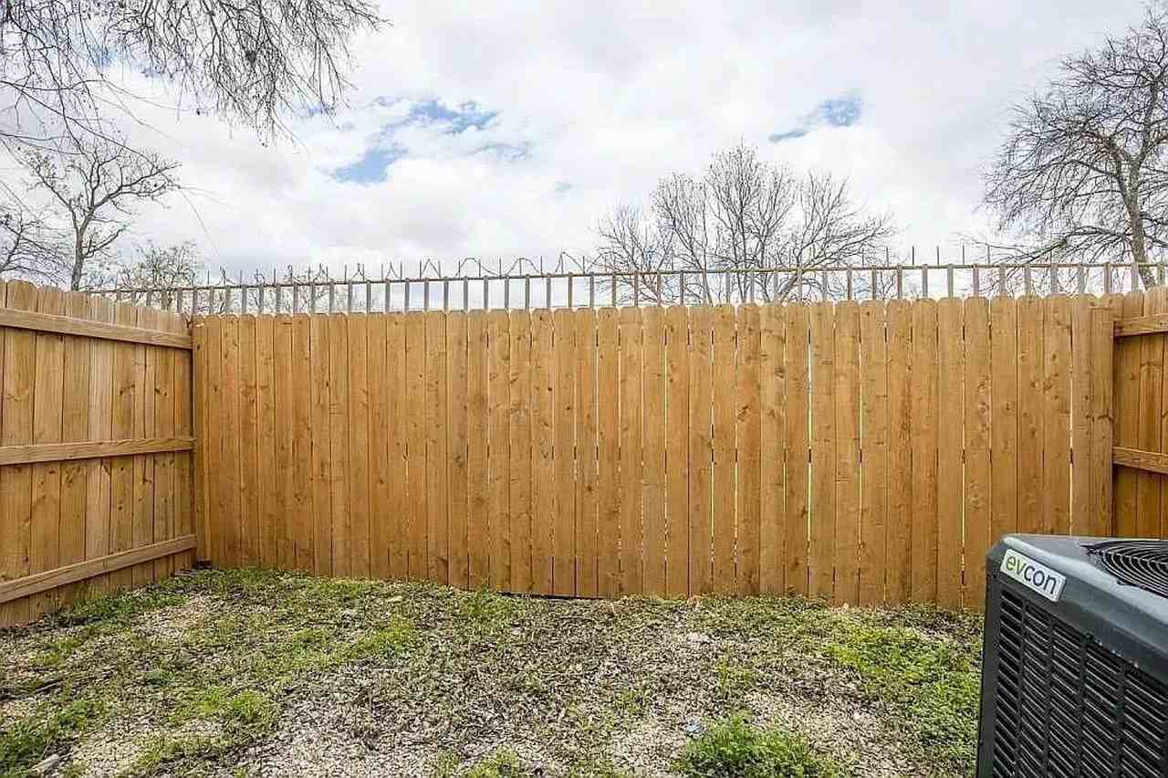 403 Hartline Dr - Photo 4 of 19