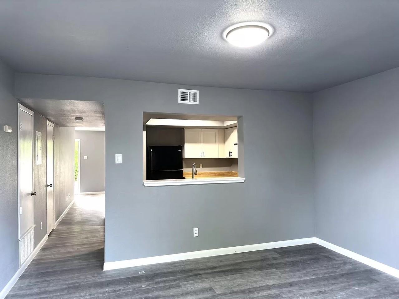 403 Hartline Dr - Photo 5 of 19