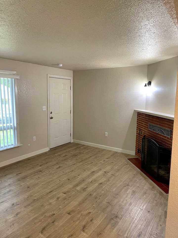 17116 Spanaway Loop Rd S - Photo 3 of 19